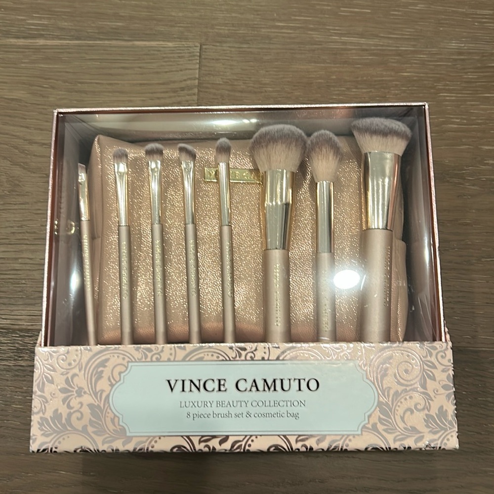Brand new in box Vince Camino makeup brushes